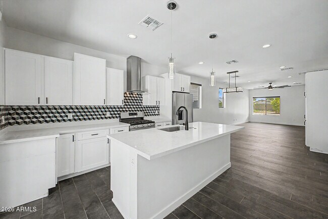 Building Photo - 2312 E Curnow Dr