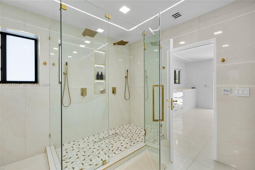 Building Photo - 1117 Adams St