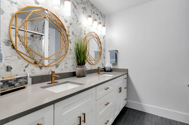 Building Photo - 428 W Swoope Ave