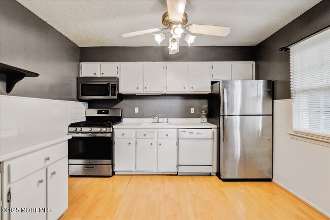 Building Photo - 604 Ezara Ct