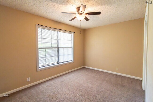 Building Photo - 501 W Texas Ave