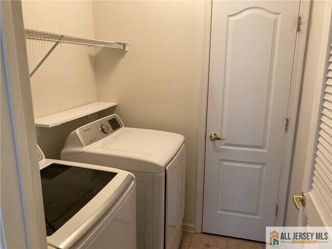 Building Photo - 212 Hawthorne Rd