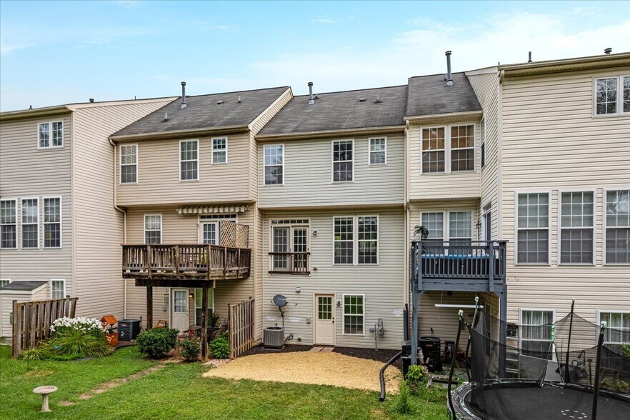 Building Photo - 251 Patriots Pl