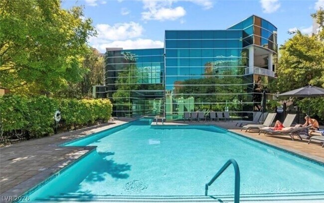 Building Photo - 32 E Serene Ave