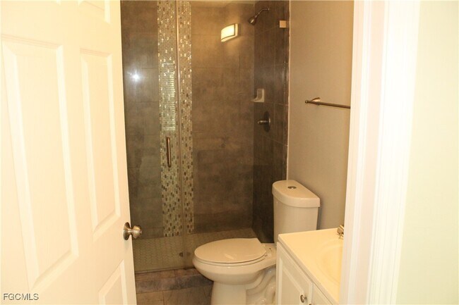 Building Photo - 912 SW 39th Terrace