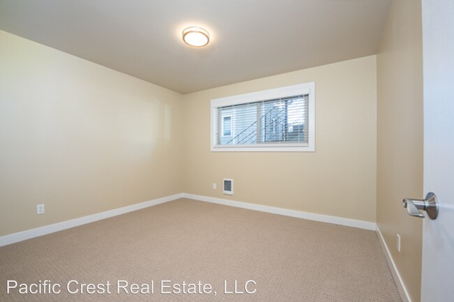 Building Photo - 7201 East Green Lake Dr N