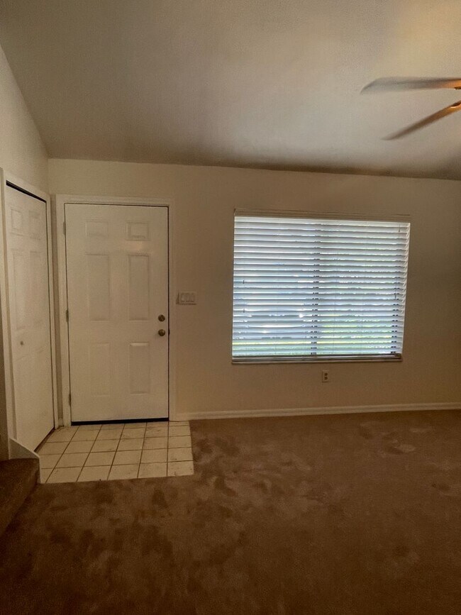 Building Photo - 2-bedroom, 2-bathroom townhouse in Las Pampas