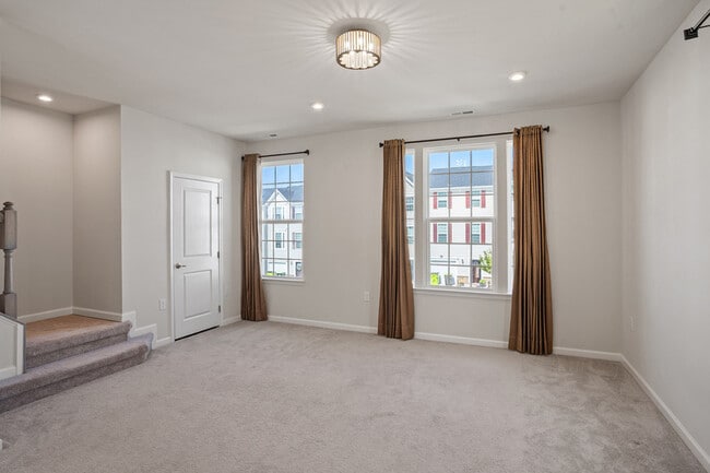 Building Photo - 915 Romeria Dr