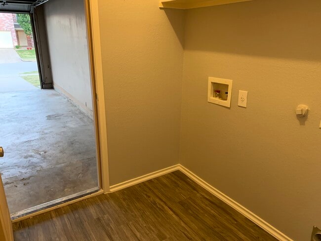 Building Photo - 1600 Jester Ct