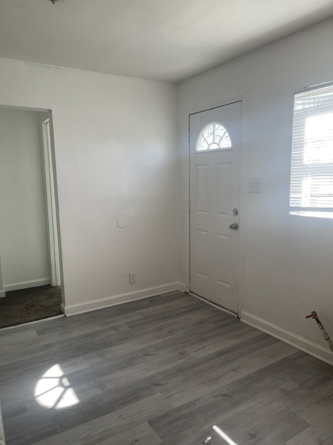 Building Photo - 2-Bedroom Home in East Alton - Cozy 720 Sq...