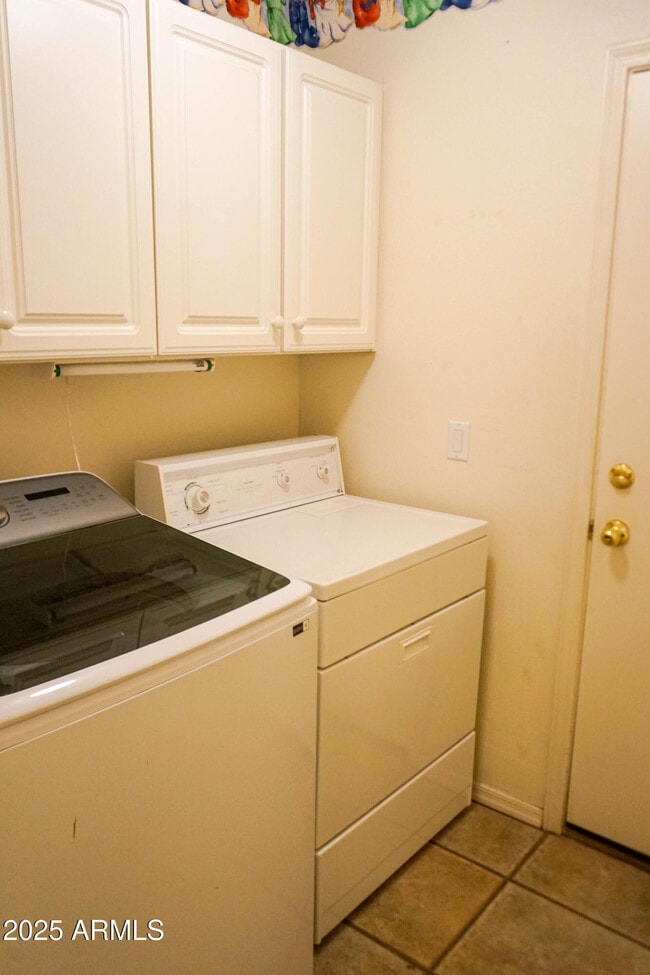 Building Photo - 898 E Monterey St