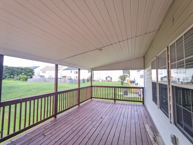 Building Photo - Spacious 5-Bedroom, 3-Bath Home with Excep...