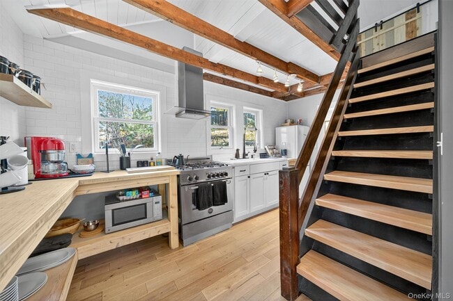 Building Photo - 7 4th Rd