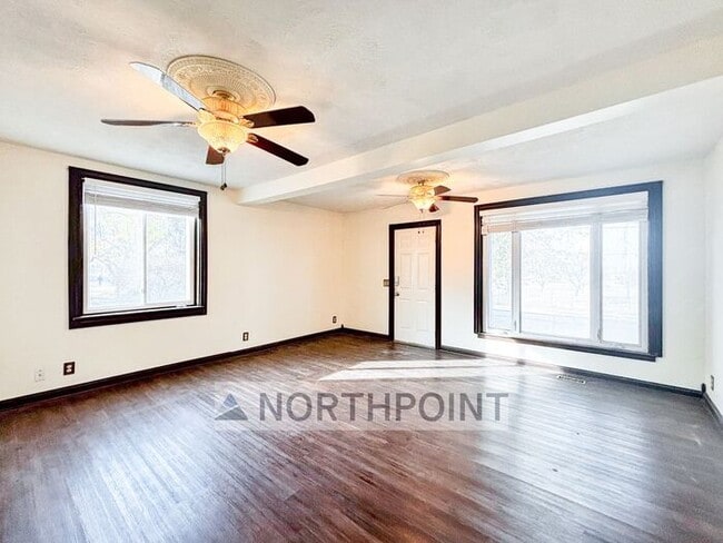 Building Photo - North Salt Lake 2 Bed 1 Bath - jetted tub!