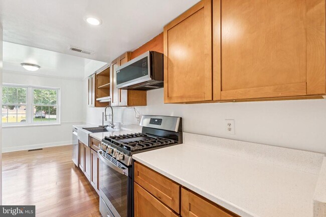 Building Photo - 14844 Cherrydale Dr
