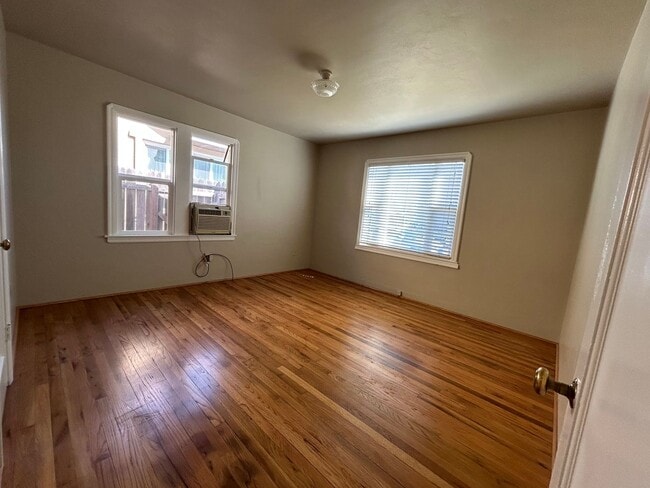 Building Photo - 2 Bed, 1 Bath Home Move in Ready!
