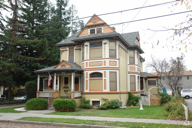 Primary Photo - 1025 Schiele Ave