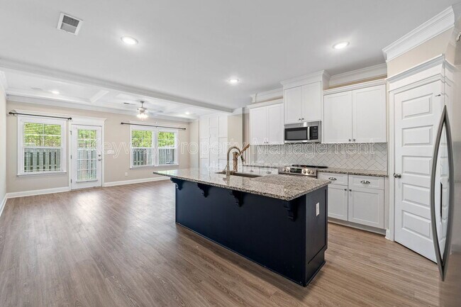 Building Photo - 301 Sumac Trail