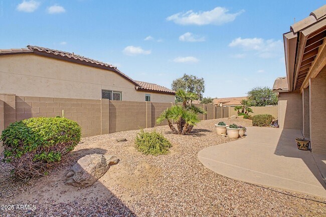 Building Photo - 16110 W Vale Dr