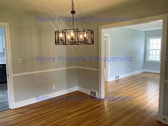 Building Photo - 215 McCready Ave