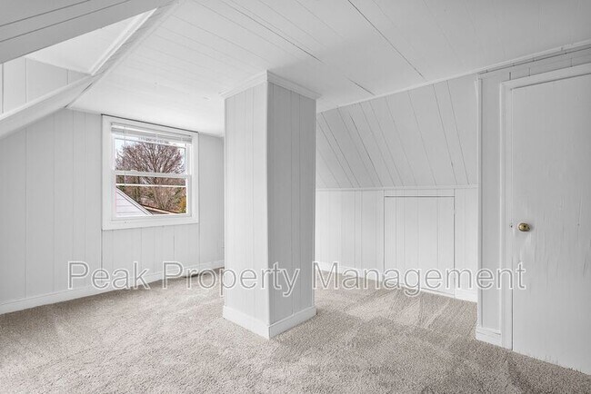Building Photo - 501 Hazelhurst Ave