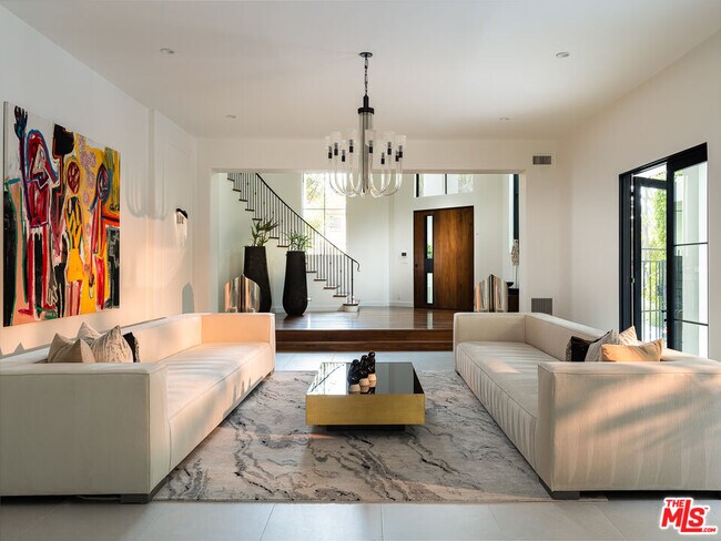 Building Photo - 5192 Parkway Calabasas