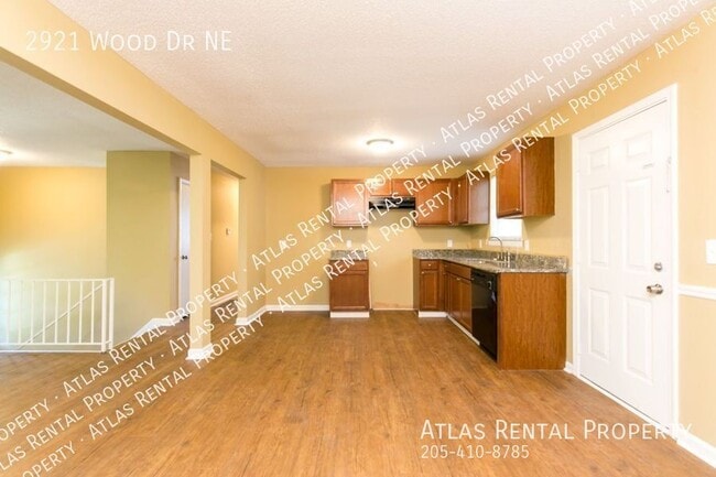 Building Photo - 2921 Wood Dr NE