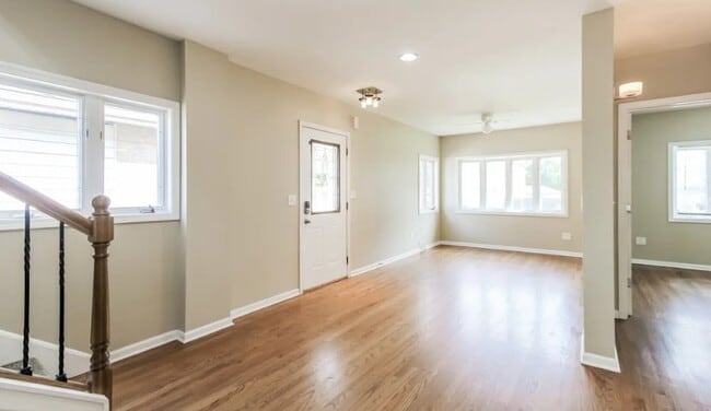 Building Photo - 2418 N 75th Ct