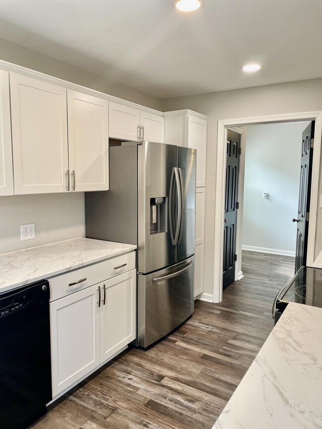 Building Photo - 227 Tyree Cir
