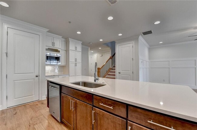 Building Photo - 341 Bailey Walk