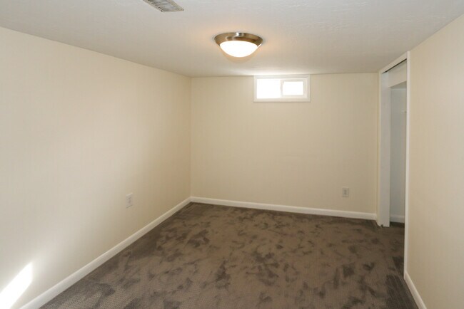 Building Photo - 1482 E 3045 S