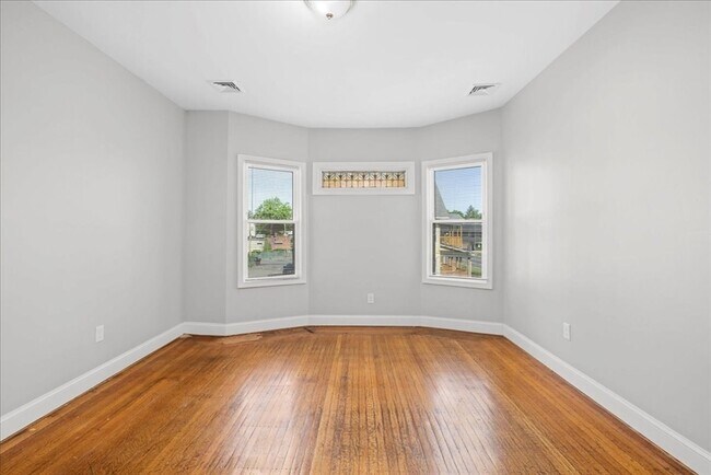 Building Photo - 480 White St
