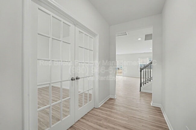 Building Photo - 136 Mdw Vw Dr