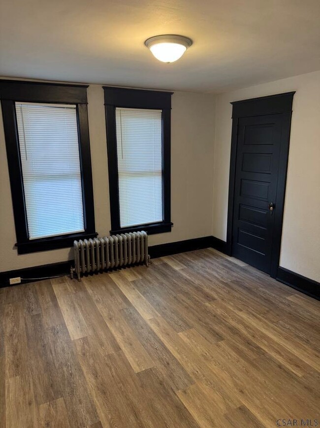 Building Photo - 529 Linden Ave