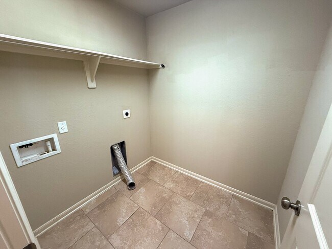 Building Photo - 117 Green Haven Dr