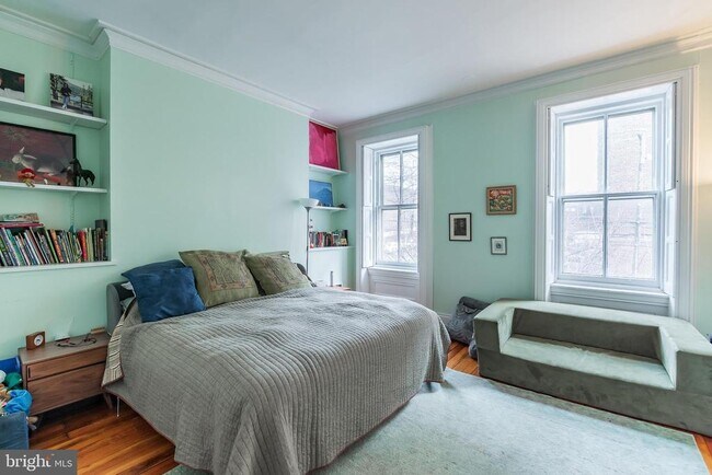 Building Photo - 206 S 43rd St