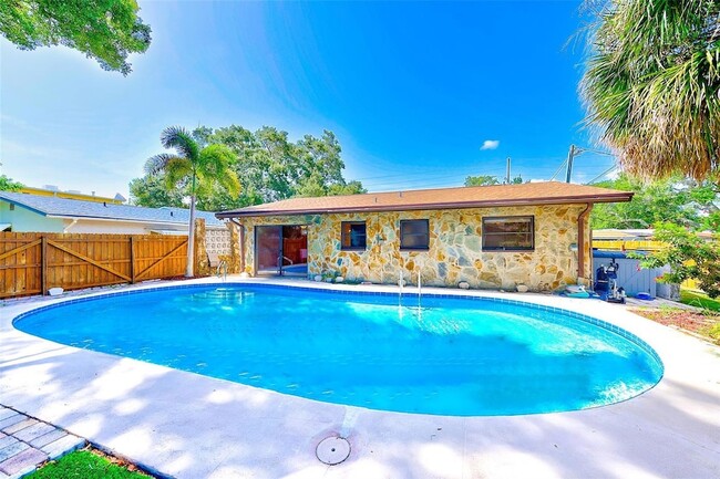 Building Photo - 3471 14th Ave N