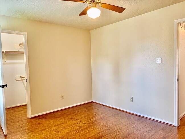 Building Photo - 14322 Village Birch St