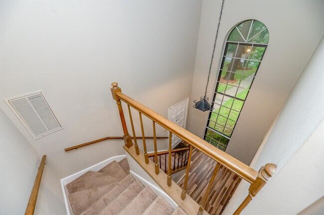 Building Photo - 2710 Yorktown Dr