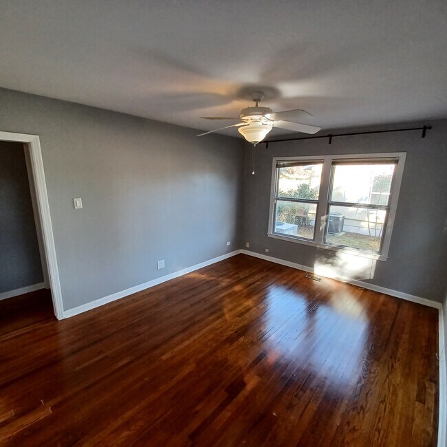 Building Photo - 353 Irvington Dr