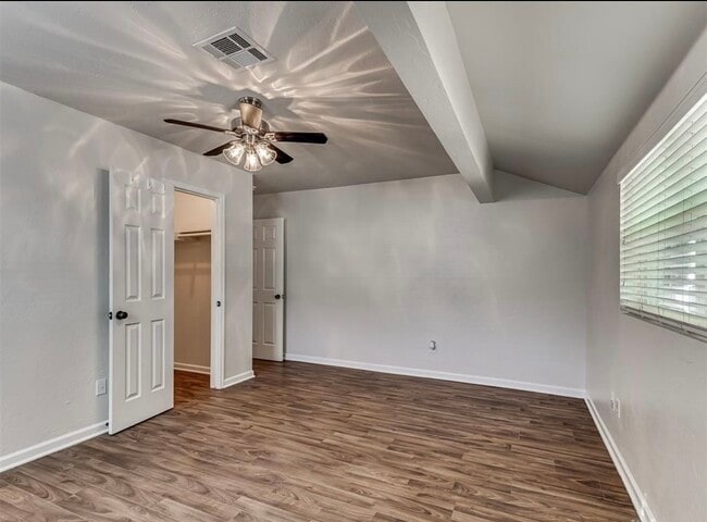 Building Photo - 1218 E Boyd St