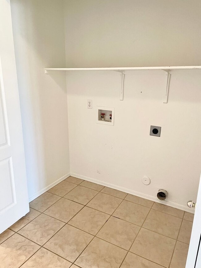 Building Photo - 3-6 Month Rental, Amazing Water Front Property With Private Pool!