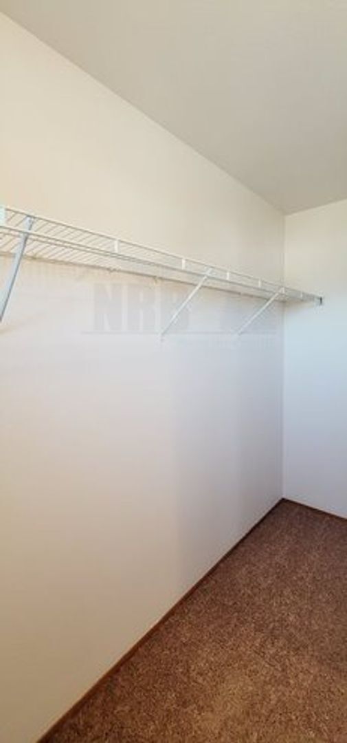 Building Photo - Newly Updated Townhouse in Tacoma! $500.00...