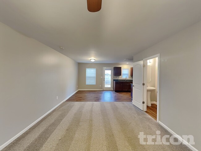 Building Photo - 151 Autumn Woods Dr