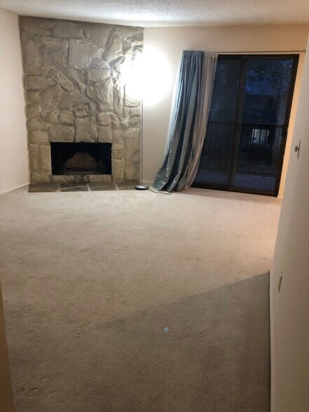living room - 12515 NE 145th Pl