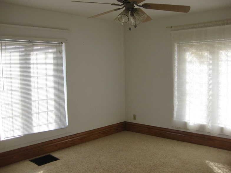 Front Bedroom - 630 Walnut St