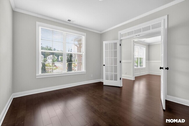 Building Photo - Spacious 5BR House in Buford