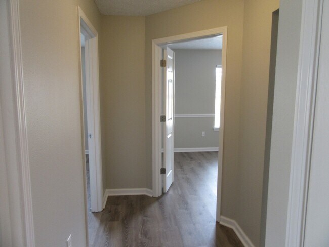 Building Photo - 2915 Cedars Crossing