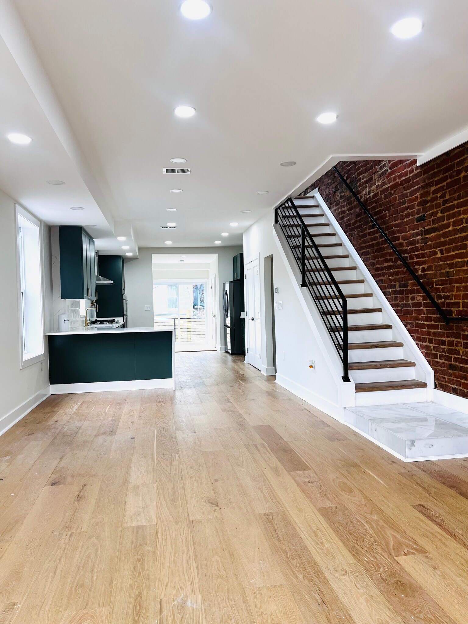 Building Photo - 116 Thomas St NW