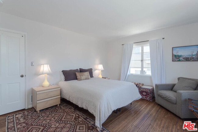 Building Photo - 10959 Strathmore Dr
